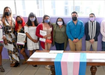 Entregan primeras actas de nacimiento a personas transgénero en Morelos