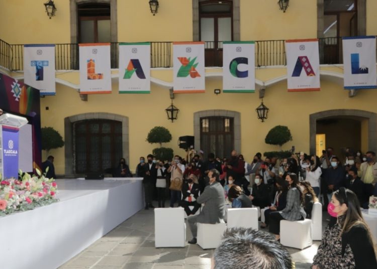 Entregan primeras actas de nacimiento a personas transgénero en Morelos