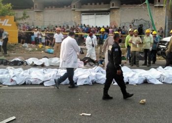 Aumenta a 55 cifra de muertos tras volcadura de tráiler con migrantes en Chiapas