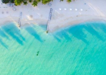 Isla Mujeres alista playas para recibir a turistas en fin de año