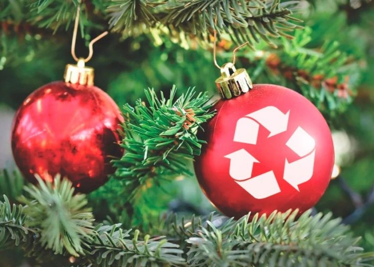 El buzo Gustavo Cárdenas Moreno promueve conciencia ambiental durante las fiestas decembrinas