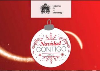 Fomentan policías de Monterrey, vestidos de Santa Claus, el espíritu navideño