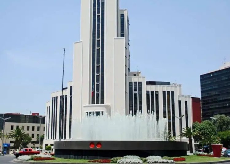 Lotenal adquiere limpieza con sobrecosto; ajustan montos a petición de proveedora