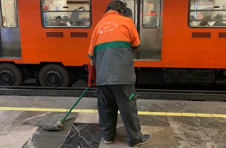 Adjudicarían contrato en el Metro a empresa que deja sin seguridad social a sus trabajadores