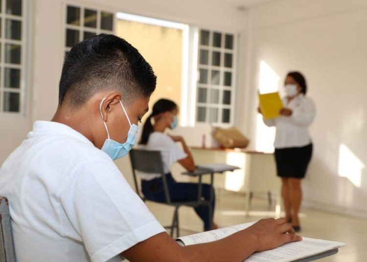 Quintana Roo retrasa regreso presencial a clases por aumento de casos de Covid-19