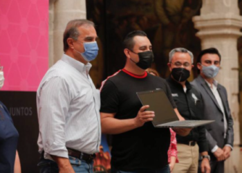 300 mil decesos, ratificación del fracaso de la estrategia contra la pandemia: Verónica Juárez