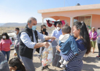 Entrega Salum apoyos invernales a gente vulnerable de Durango