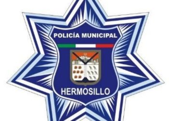 Evita Policía de Hermosillo se arroje joven de distribuidor vial