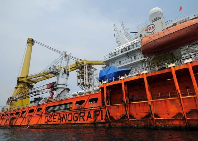 Impide Oceanografía venta de Banamex, pide reparación de daños