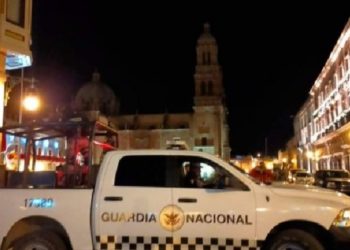 Dejan camioneta con cuerpos frente a Palacio de Gobierno de Zacatecas