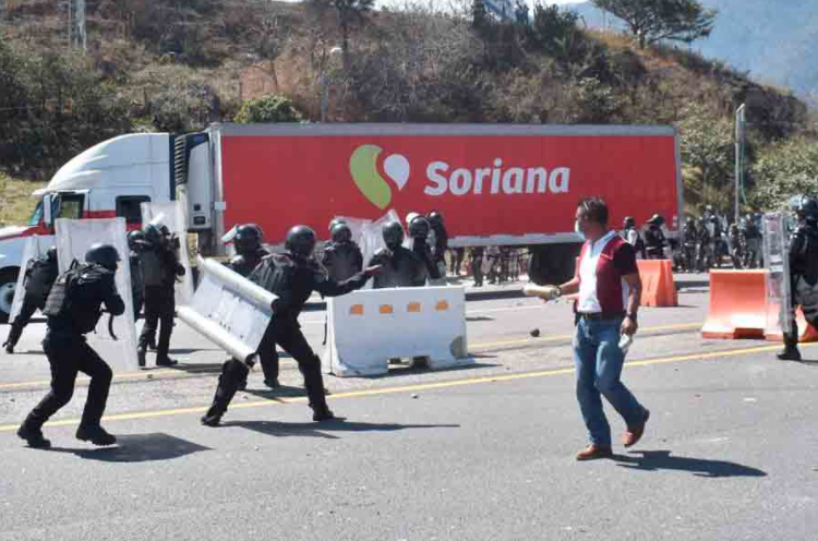 No hay delito en agresión de normalistas, porque el tráiler “circulaba solo”: alcaldesa morenista