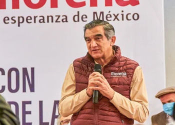Ahora en Tamaulipas, reciben con huevazos a Mario Delgado
