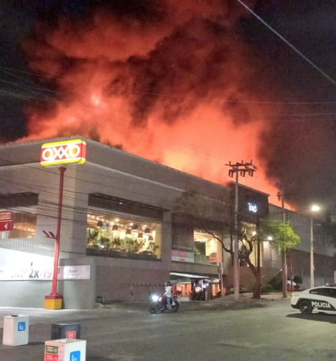 Se incendia tienda Office Depot en Las Águilas; evacuan a 100 personas |  Central Municipal