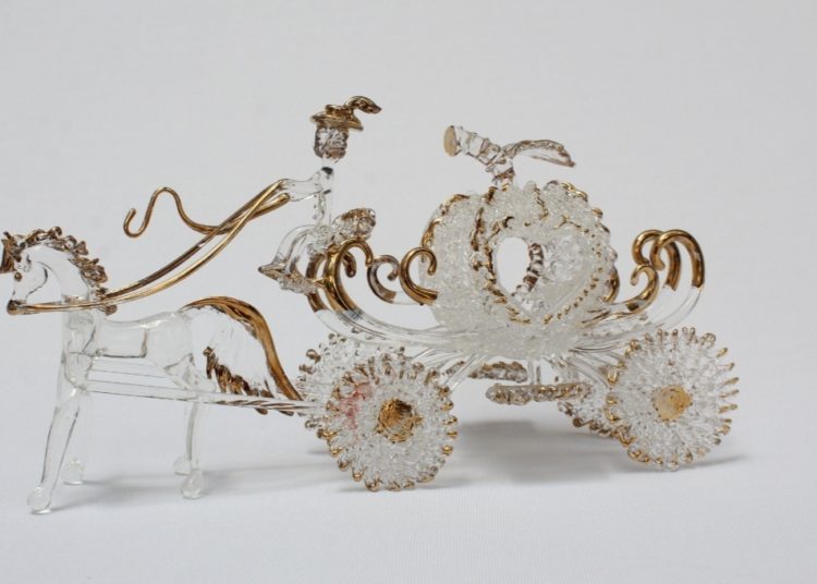 Elaboran manos mexiquenses la técnica del vidrio estirado