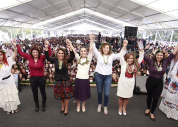 Presidenta! presidenta! gritan a Claudia Sheinbaum en reunión de mujeres
