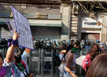 Más de 75 mil mujeres marcharon pacíficamente en la CDMX por el 8M