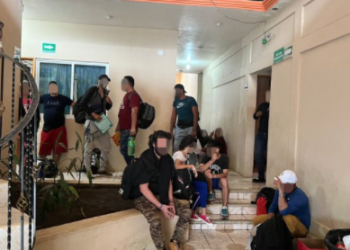 Localiza INM a 150 personas migrantes extranjeras hacinadas en hotel cercano a Guatemala