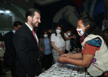 Artesanos mexiquenses enaltecen la identidad del Edoméx con sus productos: Elías Rescala