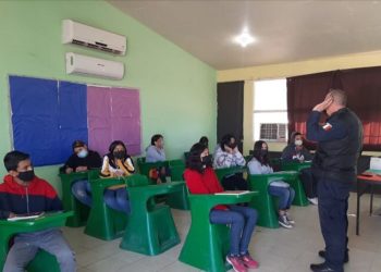 Orienta Policía de Hermosillo a estudiantes en prevención del delito