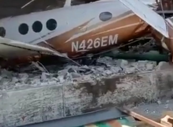 Accidente de avioneta en Bodega Aurrerá deja tres muertos
