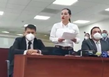 Ante juez, alcaldesa Sandra Cuevas ofrece disculpas a policías agraviados