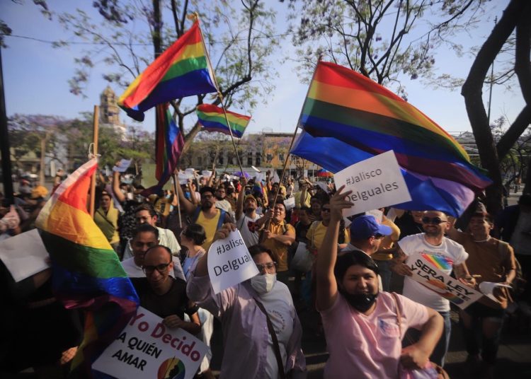 Congreso de Jalisco aprueba matrimonio igualitario