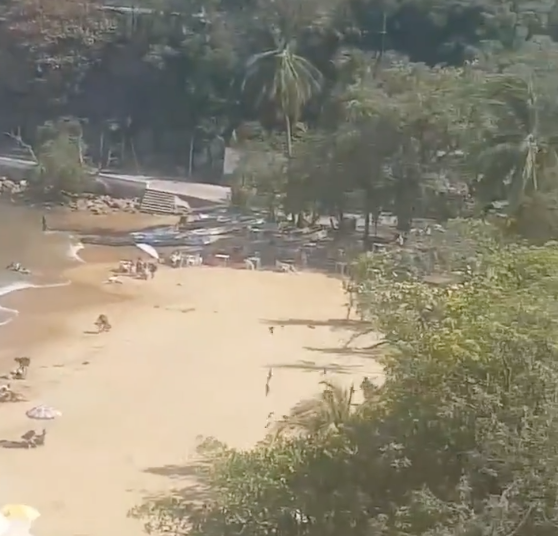 Reportan balacera en playa de Acapulco a plena luz del día