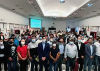 Jornaleros mexicanos viajan a Canadá a laborar en campos de cultivo