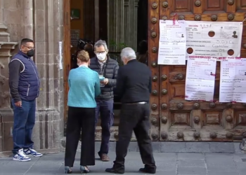 Llama López Obrador a participar en consulta de revocación