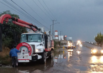 Trabaja CAEM en vialidades afectadas por las lluvias en San Mateo Atenco