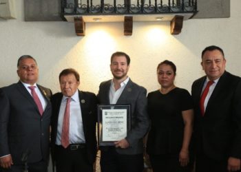 Reconoce Colegio de Abogados del Valle de México a Elías Rescala por su desempeño en la LXI Legislatura