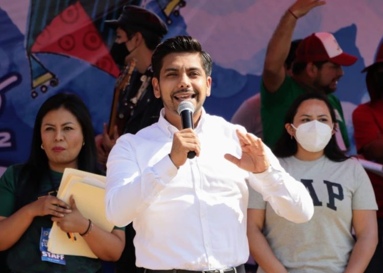 Cabildo de Neza exhibe opacidad de alcalde en licitación