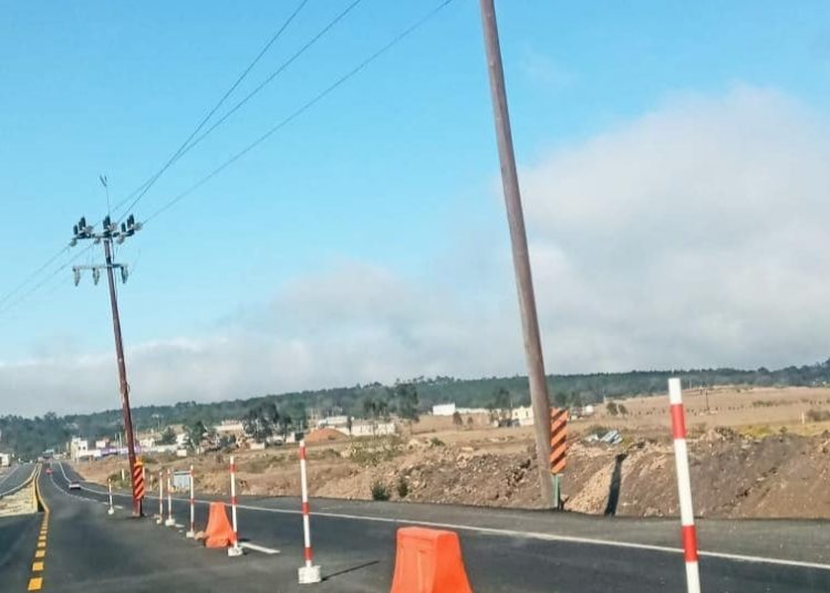 Vecinos de Zacualtipán, Hidalgo, exigen a la SICT terminar obra abandonada