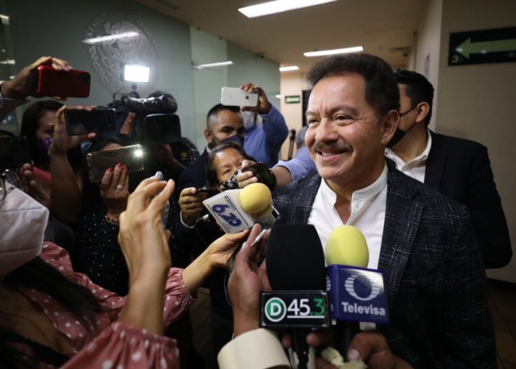 Morena llama a no agredir a diputados de oposición por votar en contra de reforma eléctrica