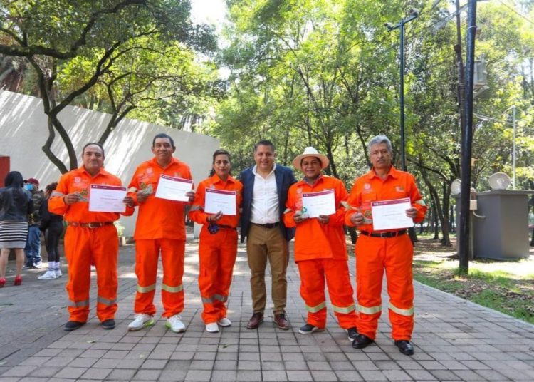 Trabajadores de limpia de la Cuauhtémoc, entre los mejores de la CDMX son reconocidos por el gobierno central