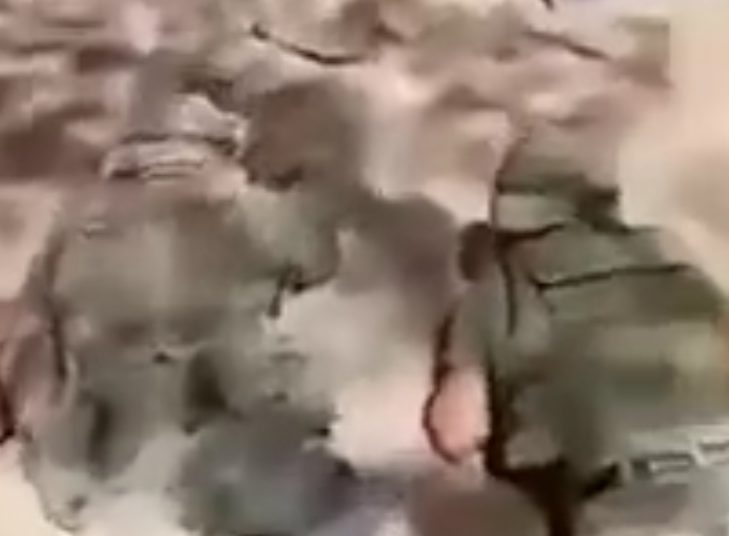 Narcos capturan y someten a soldados en Sinaloa dos