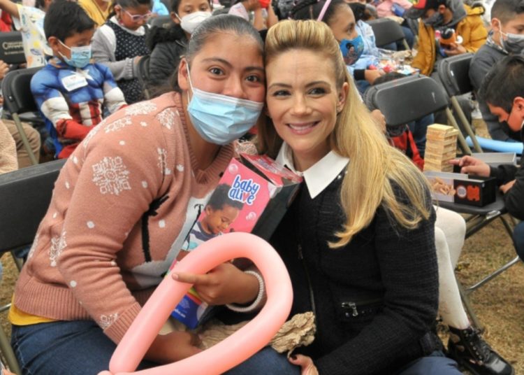 Celebra Fernanda Castillo De Del Mazo Día del Niño con entrega de medio millón de juguetes a menores de escasos recursos