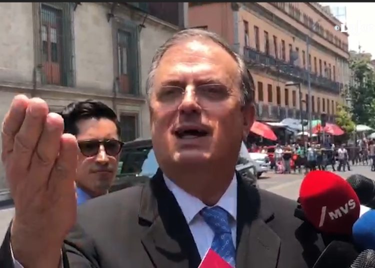 Simpatizante de Sheinbaum grita neoliberal a Ebrard