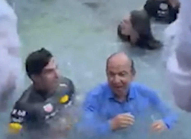 Checo Pérez festeja título con Felipe Calderón