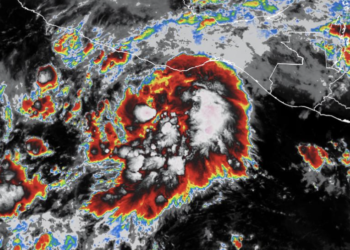 Agatha ya es huracán y amenaza las costas de Oaxaca