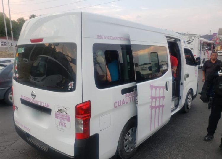 Policía de Tlalnepantla frustra robo con violencia a transporte público y detiene a dos delincuentes