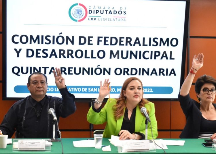 PRI presenta su contrarreforma electoral, reduce diputados de 500 a 300