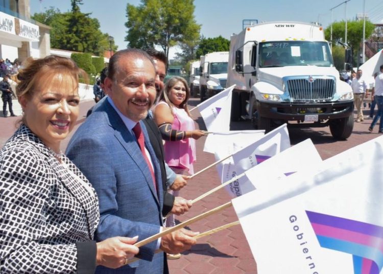 Realiza Pedro Rodríguez segunda entrega de parque vehicular; 30 nuevas patrullas y más camiones de basura entran en operación en Atizapán
