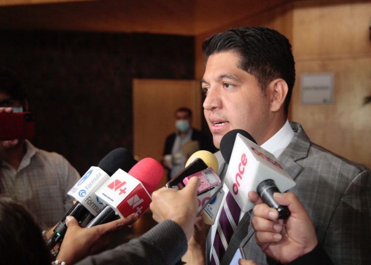 Revisarán diputados propuesta para certificación de médicos cubanos que se contraten en México