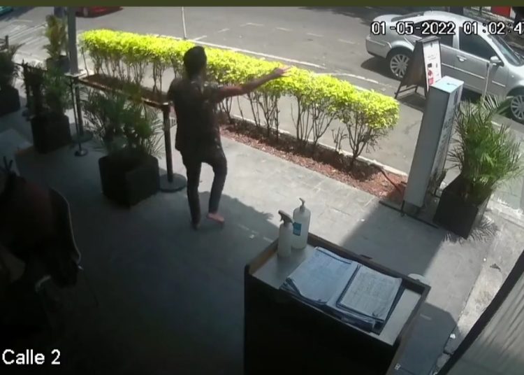 Hombre en situación de calle ataca a menor en taquería de la CDMX