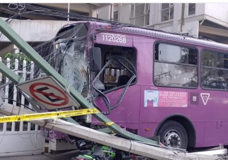 Choque en la Portales deja 21 lesionados