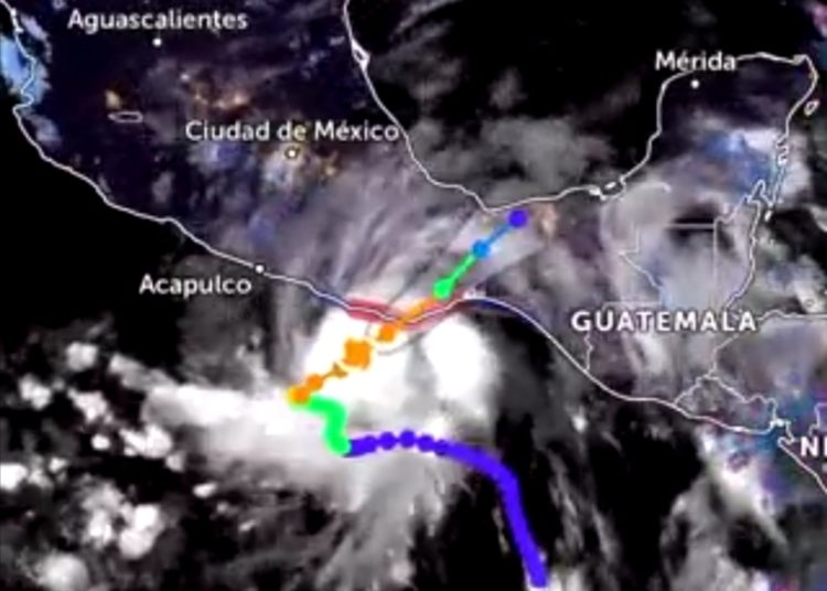 Toca tierra huracán Agatha a las 15:30 horas