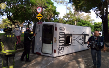 Volcadura de micro en Iztapalapa deja 15 heridos