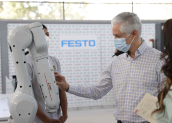 Entrega Alfredo Del Mazo primeras cinco mil Becas Ciencia Edoméx