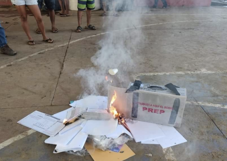 Queman urnas en Oaxaca ante falta de apoyos tras huracán Agatha